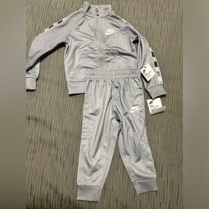 NWT Nike tracksuit size toddler 2T